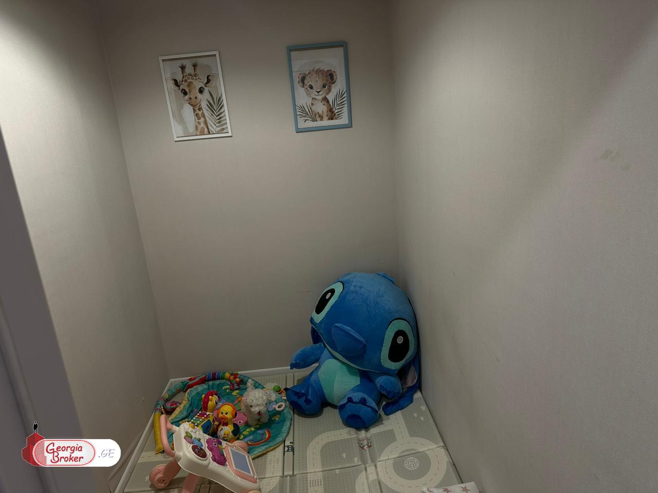 продается квартира с новым ремонтом 3-комнаты